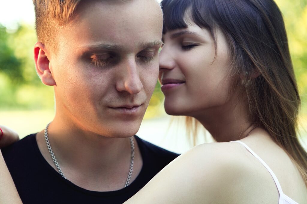 恋活に役立つ体験談を無料で知る方法は？